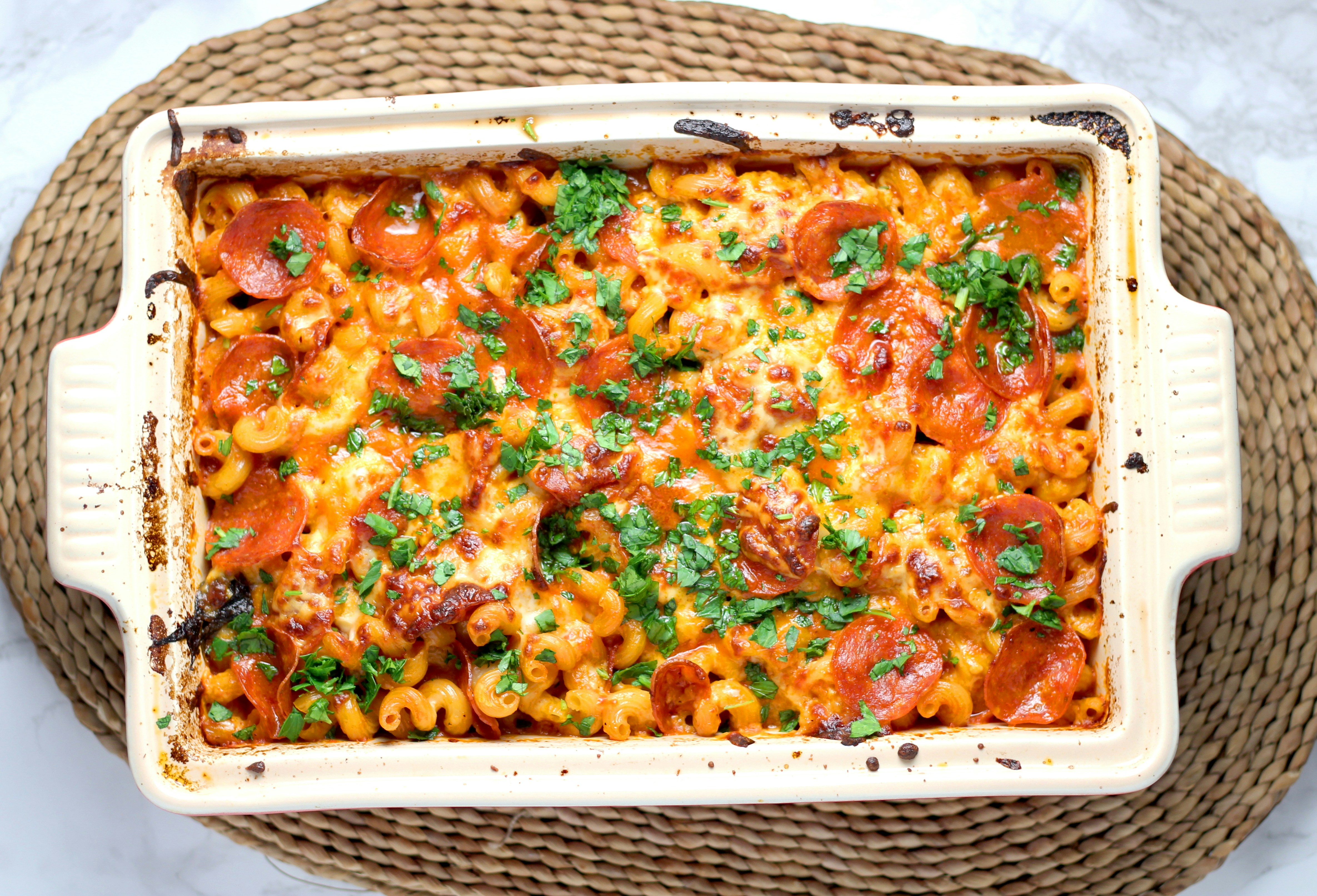 Italienischer Tomaten-Mozzarella-Pasta-Auflauf