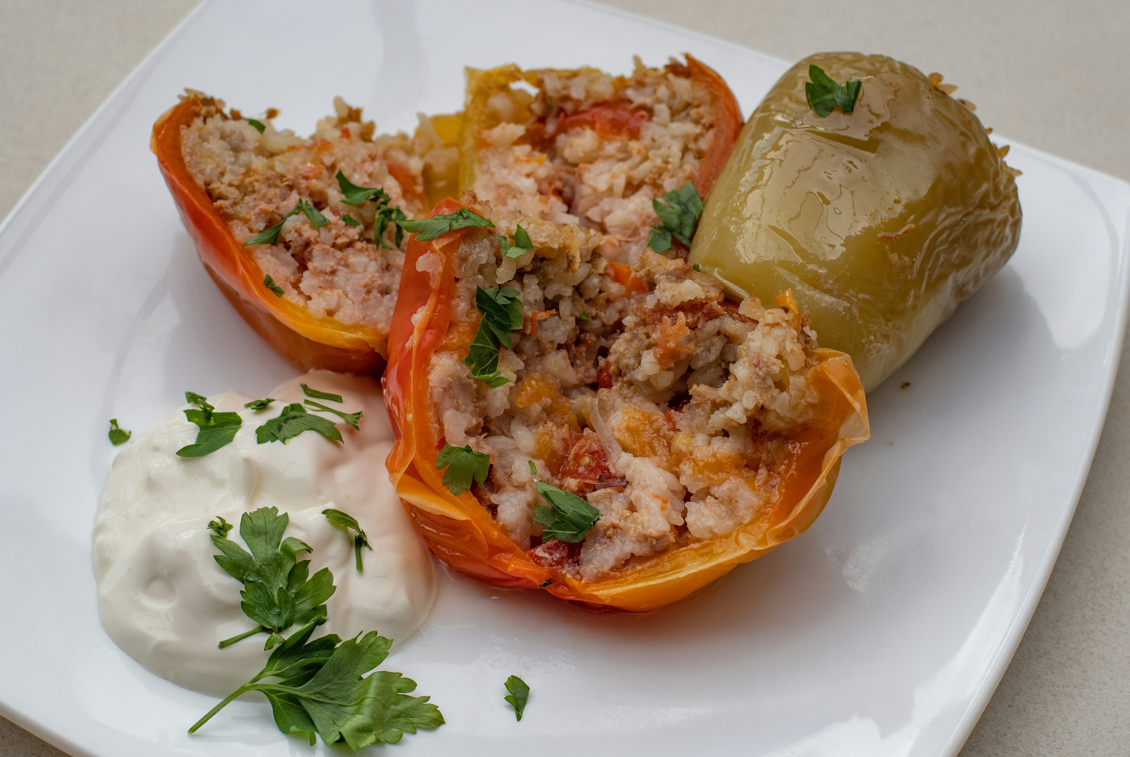 Mexikanische Paprika mit Quinoa, Tomaten und Mais