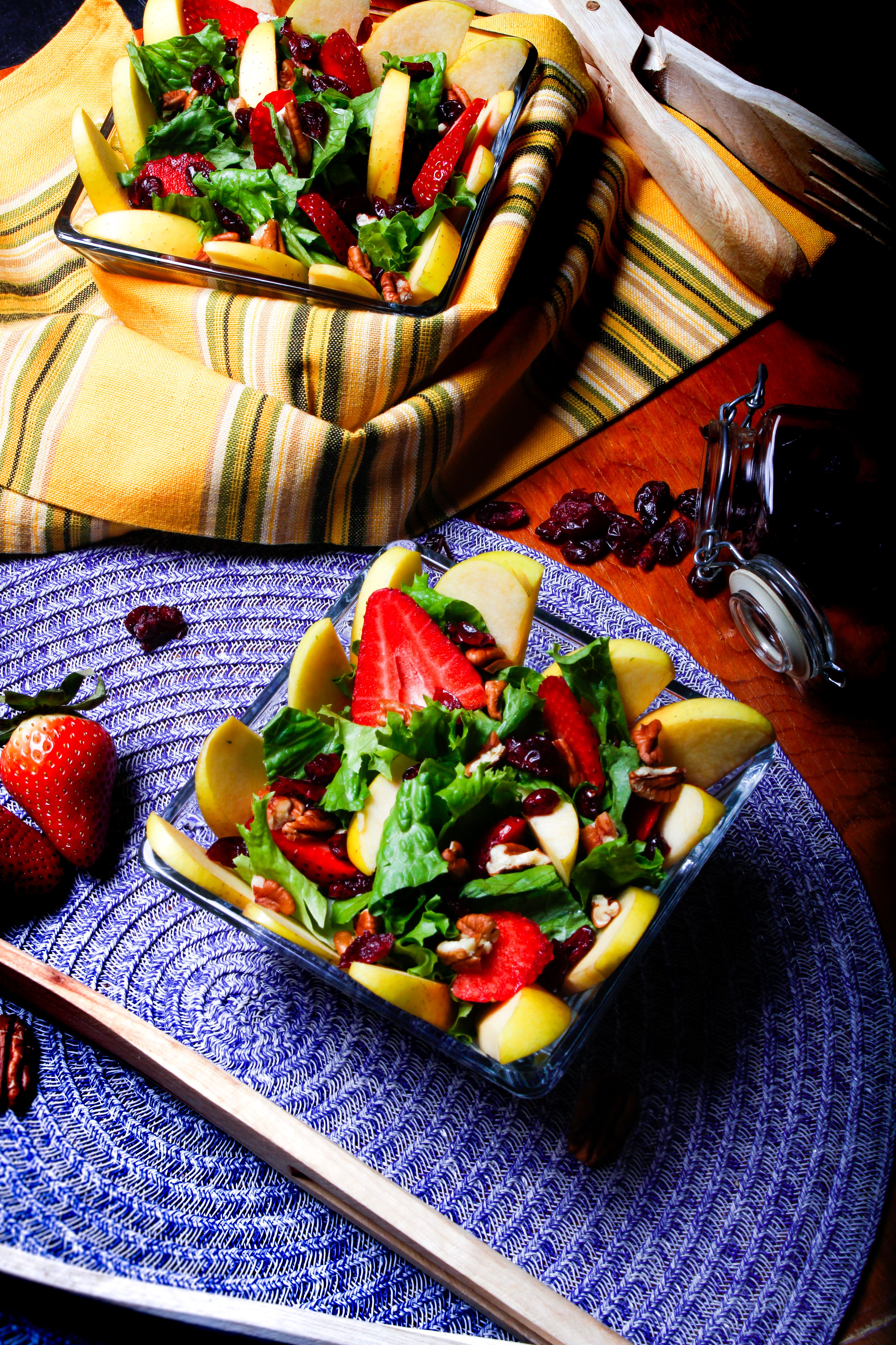 Marokkanischer Apfel-Dattel-Walnuss-Salat