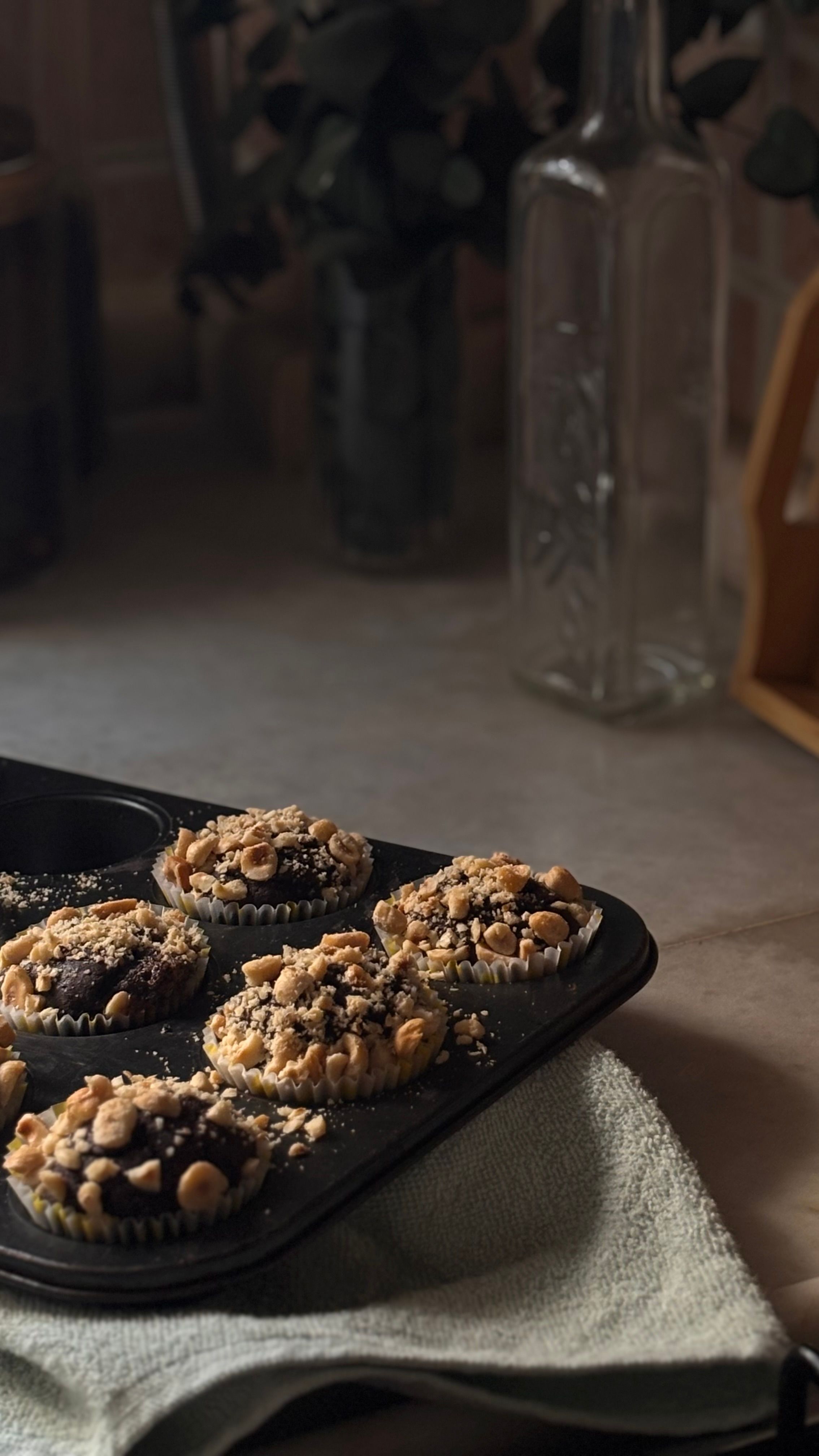 Muffins français au yaourt, poire et noisette